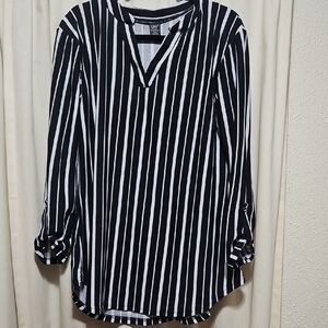 Liz Claiborne Black & White Vertical Stripe V-Neck Tunic